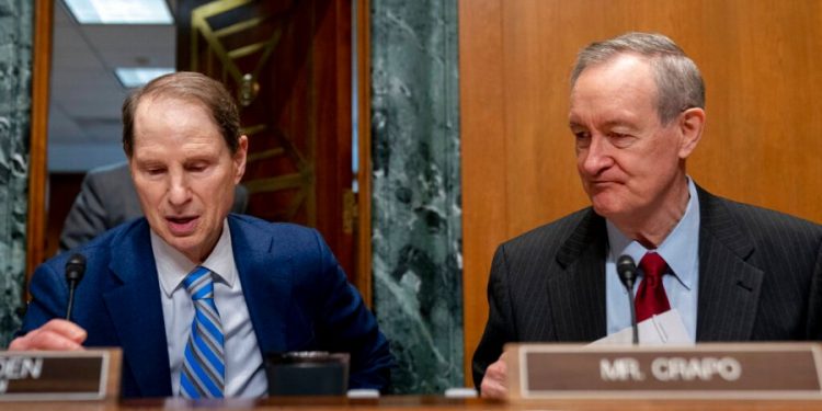 PBM, mental health legislation advances through Senate Finance Committee