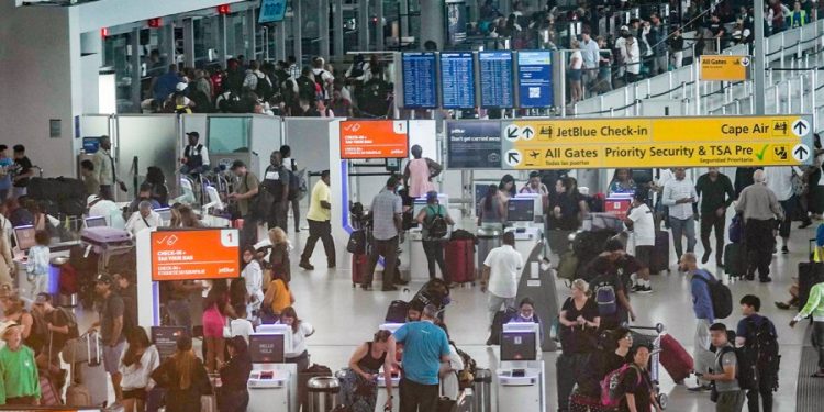 CDC adding flu, RSV surveillance at major US airports