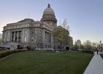Judge temporarily blocks Idaho law banning gender-affirming care 
