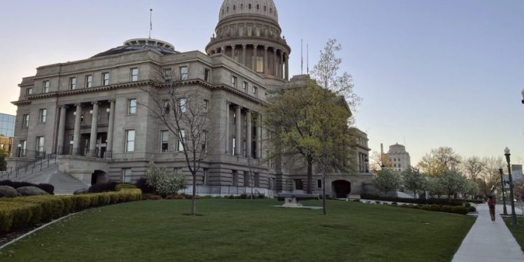 Judge temporarily blocks Idaho law banning gender-affirming care 