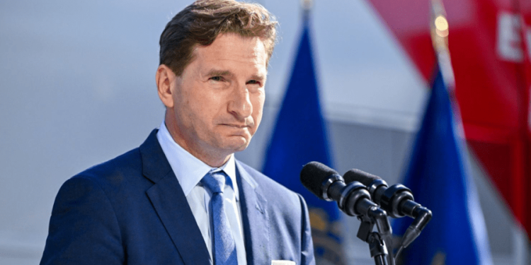 Phillips endorsing ‘Medicare for All’ legislation