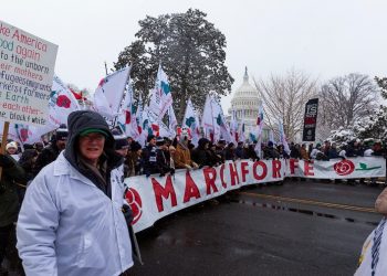 Abortion-rights opponents brave snow for March for Life rally