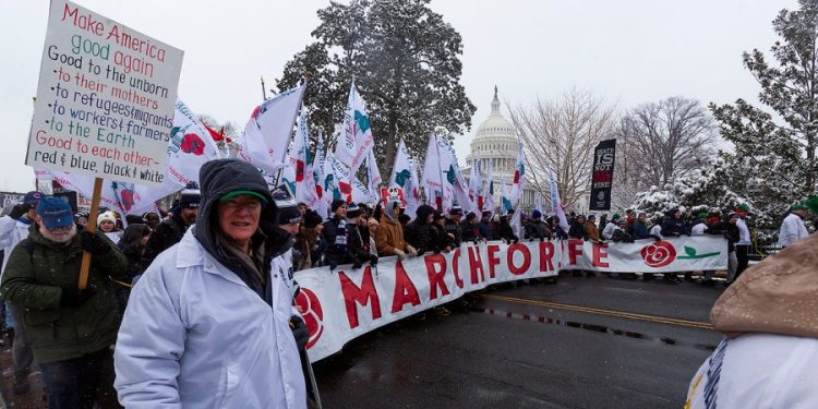 Abortion-rights opponents brave snow for March for Life rally
