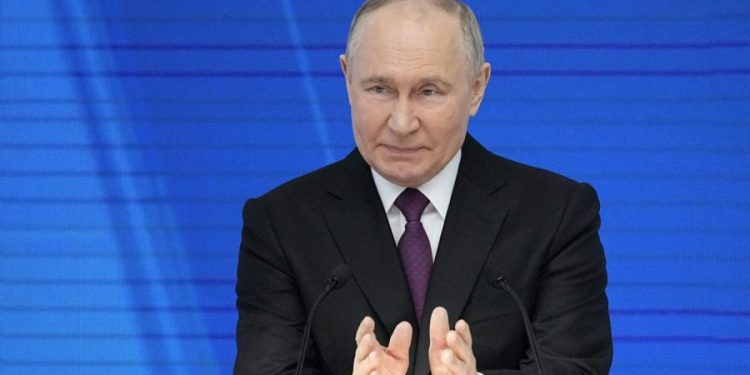 Putin urges Russians to stop drinking, keep making babies