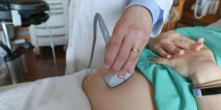 Teen pregnancy may be connected to premature death: Study