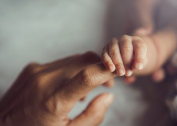 US birth rate falls to record low after pandemic bump