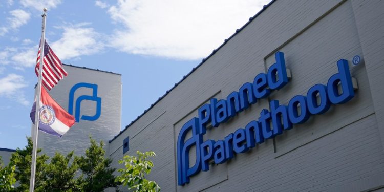 Missouri cuts off Medicaid funds from Planned Parenthood