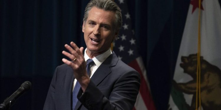 Newsom signs bill to let Arizona doctors provide abortions in California
