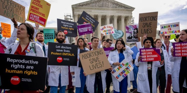 6,000 doctors call on Supreme Court to protect emergency abortions