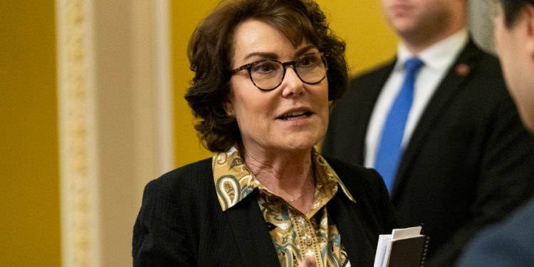 Democratic senator calls on HHS to investigate PBMs blocking access to generic cancer drug