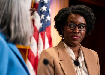 Democrats introduce ObamaCare tax credit extension bill, setting up fight with GOP