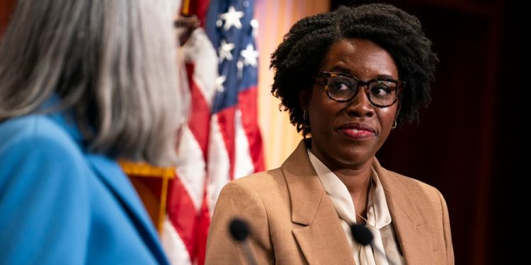 Democrats introduce ObamaCare tax credit extension bill, setting up fight with GOP