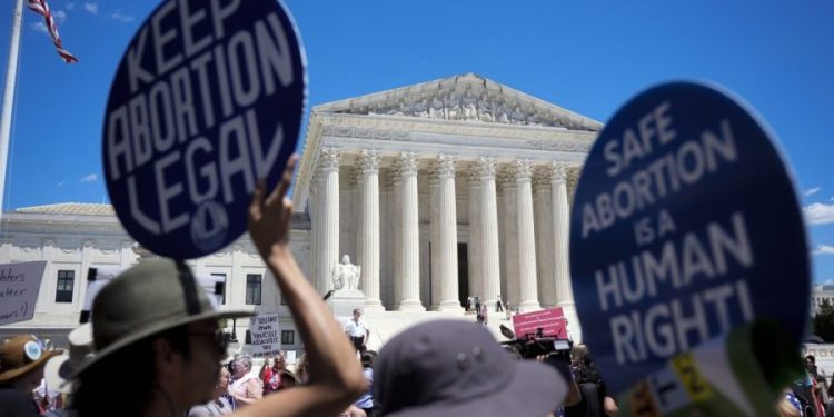 Abortion most important issue this election for women under 30: Poll