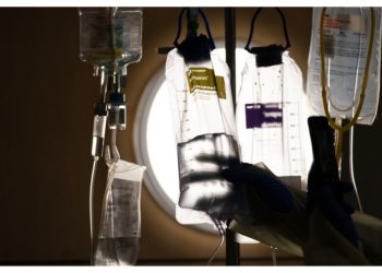 Florida senators press HHS to use domestic IV manufacturers to ease shortages