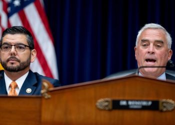 Democrats, GOP lay out competing findings in COVID reports 