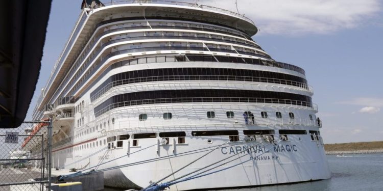 Cruise ship stomach bug illnesses hit 12-year high: CDC