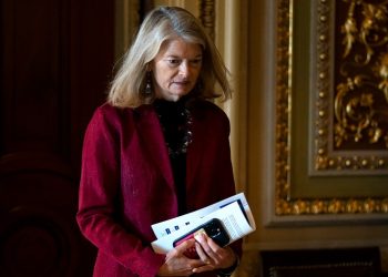 Murkowski says she supports extending ObamaCare premium subsidies