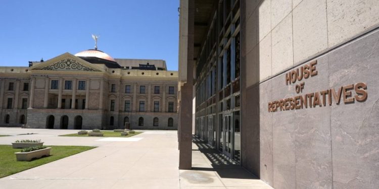 Arizona advances bill to keep AI from rejecting medical claims