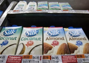 Bipartisan senators unveil measure providing flexibility in school lunch milk options