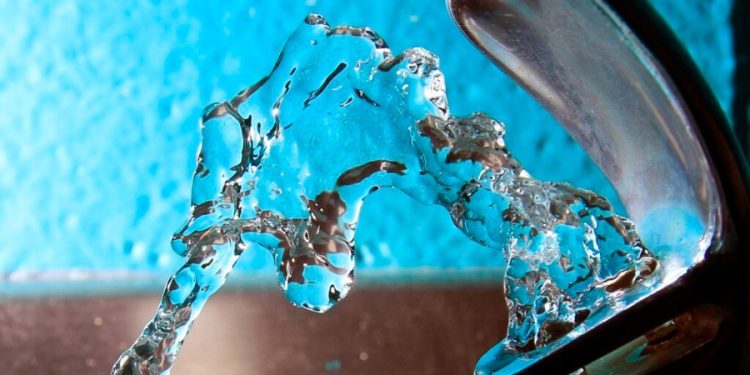 Moves against fluoride in drinking water alarm health experts