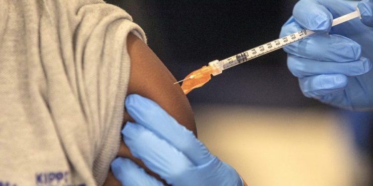 RFK Jr.’s new vaccine testing rule agitates industry, experts