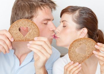 Celiac sufferers can safely kiss bread-eaters, study says