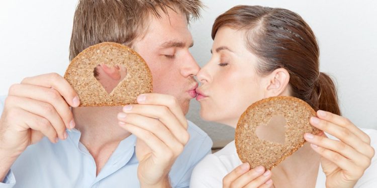 Celiac sufferers can safely kiss bread-eaters, study says