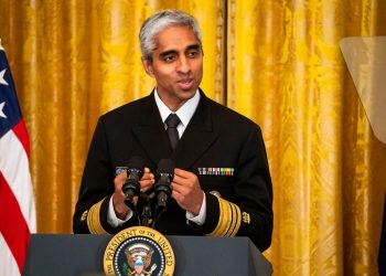 Former surgeon general recommends delaying children using social media for ‘as long as possible’
