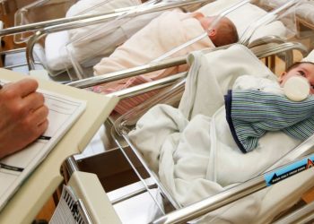 CDC: Average age of US moms giving birth rises to nearly 30