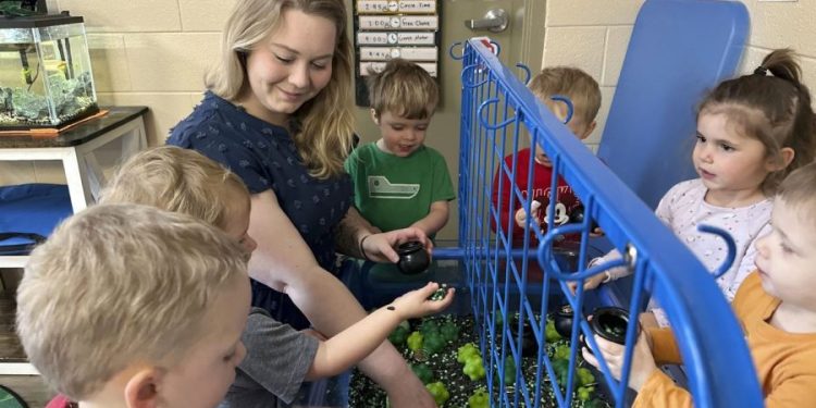 Most say child care costs are ‘major problem’: Survey