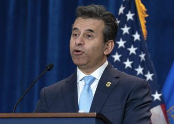 FDA chief says NIH ‘brewed up a virus that killed 20 million people’