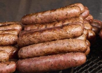 More than 24,000 pounds of chicken sausage recalled after customers find plastic in food