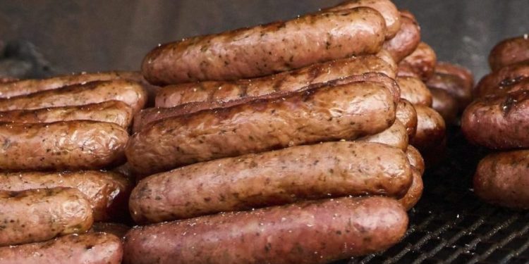 More than 24,000 pounds of chicken sausage recalled after customers find plastic in food