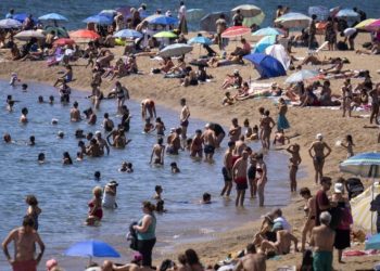 Bacteria levels prompt beach closures over Fourth of July weekend