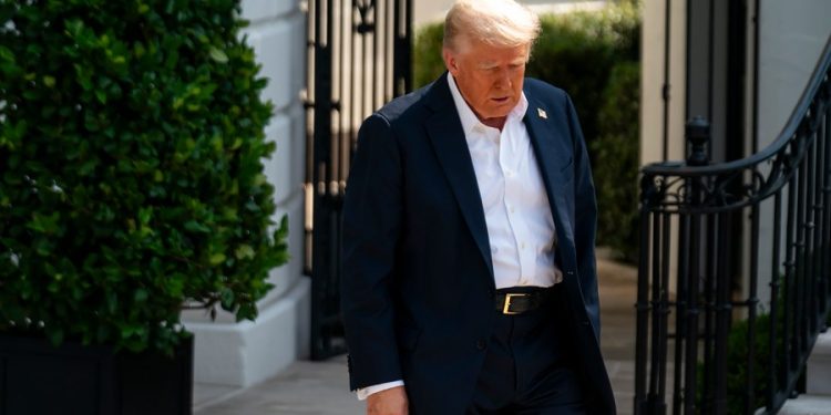 Trump’s vein diagnosis gives rare glimpse into health issues