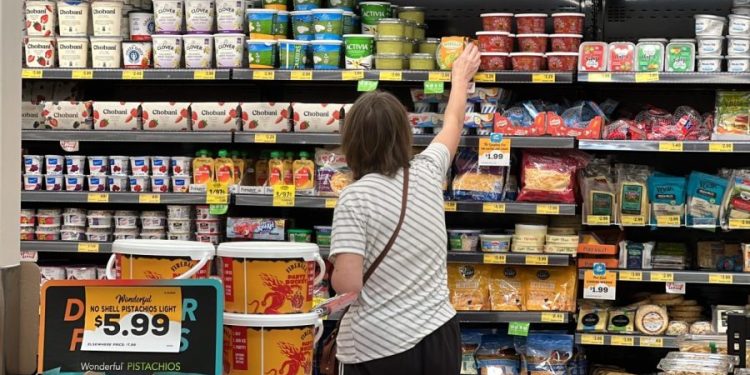 Fewer Americans than ever confident in food safety regulations: Gallup