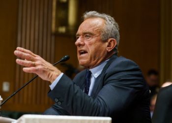 11 of 12 Senate Finance Democrats demand RFK Jr resign