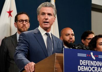 States unveil vaccine coordination plan, in snub to RFK Jr.