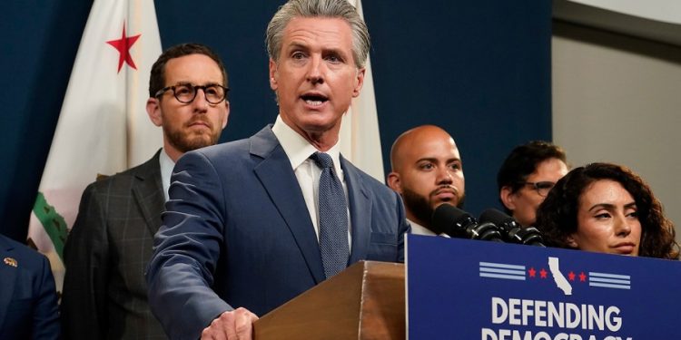 States unveil vaccine coordination plan, in snub to RFK Jr.