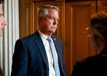 Republican senator defends RFK Jr. from Democratic, GOP criticism on vaccines