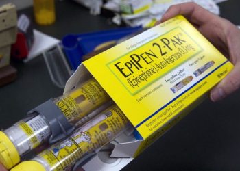 Congress considers bill to equip first responders with EpiPens