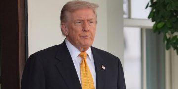 Trump says he’s talking to Democrats about direct health care payment plan