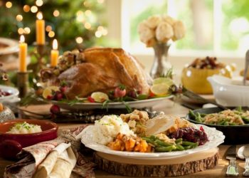 How many calories are in the average thanksgiving dinner?