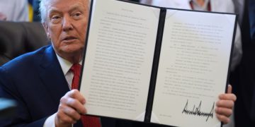 Trump signs executive order to expedite marijuana rescheduling