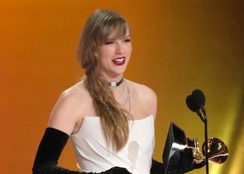 Taylor Swift donates $1M to hunger relief ahead of Christmas