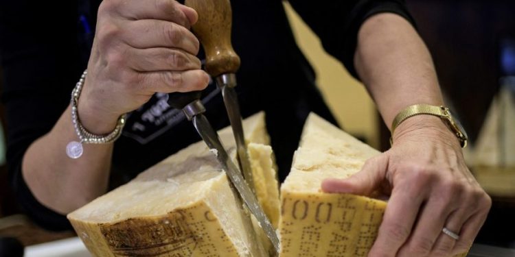 Eating high-fat cheese could lower dementia risk, study suggests