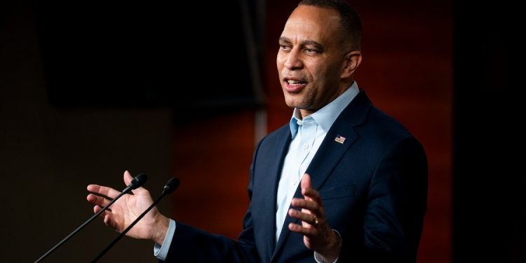 Jeffries says House ‘will pass’ Obamacare subsidies extension ‘with a bipartisan majority’