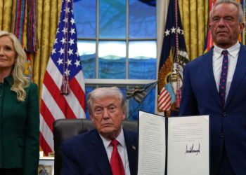 Trump signs executive order on combatting addiction 