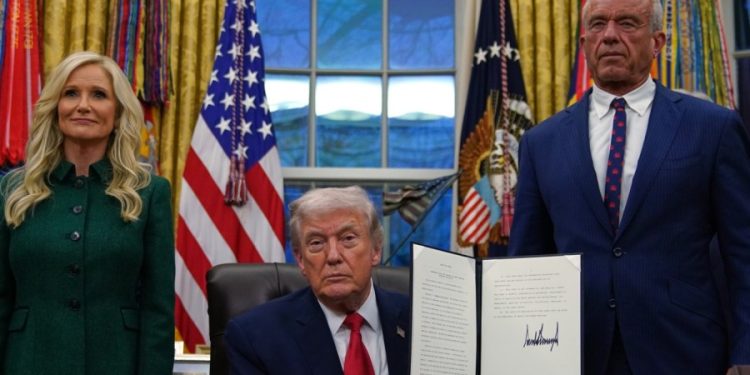 Trump signs executive order on combatting addiction