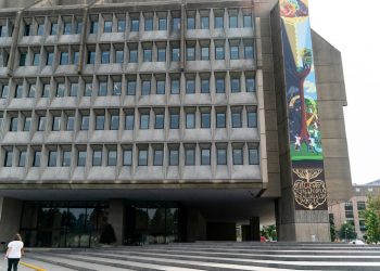 Healthcare group projects anti-RFK Jr. messages onto HHS building